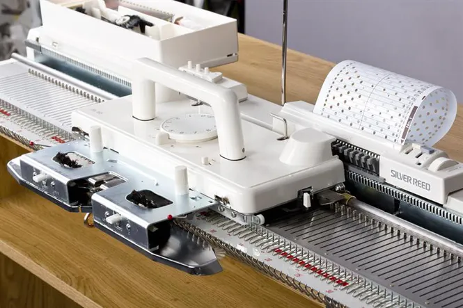 Hovedbilde SK155 Hullkort grovstrikkemaskin